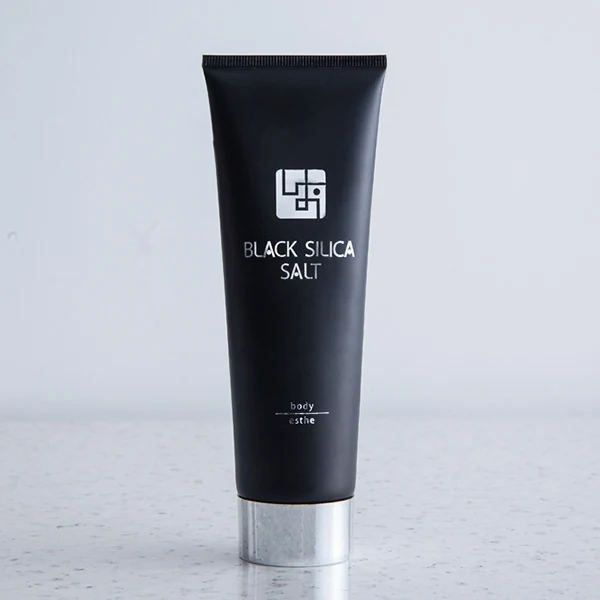 BLACK SILICA SALT 身體護理磨砂鹽 — 300g — 商品照片 1